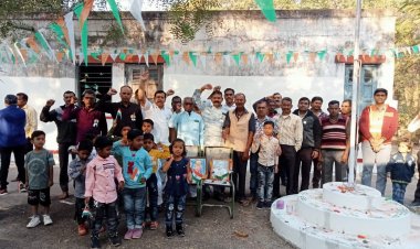 अल्ट्राटेक बैकुंठ के युनियनर्यालयों में फहरा तिरंगा बटे मिठाई झलके देश भक्ती