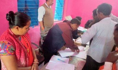 जशपुर: नगर पालिका अध्यक्ष के लिए 01 एवं पार्षद पद हेतु 19 नामांकन पत्र दाखिल नगर पंचायतों में अध्यक्ष पद के लिए 05 एवं पार्षद पद हेतु लिए गए 73 नामांकन पत्र दाखिल