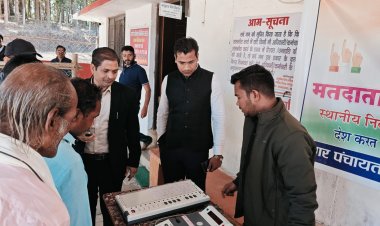 जशपुर: जाबो कार्यक्रम के तहत लोगों को मतदान के लिए किया जा रहा है जागरूक "नगर पंचायत बगीचा में ई.व्ही.एम से वोट डालने की प्रक्रिया की दी गई जानकारी