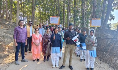 जशपुर: महारानी लक्ष्मी बाई कन्या विद्यालय जशपुर और सेजेस मनोरा के द्वारा जाबो कार्यक्रम के तहत निकाली मतदाता जागरूकता रैली।