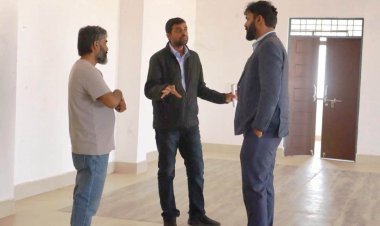 जशपुर: कलेक्टर ने बरटोली स्थित सद्भाव मंडप भवन का किया निरीक्षण लोक कला केन्द्र खोलने के लिए अधिकारियों को दिए आवश्यक दिशा-निर्देश