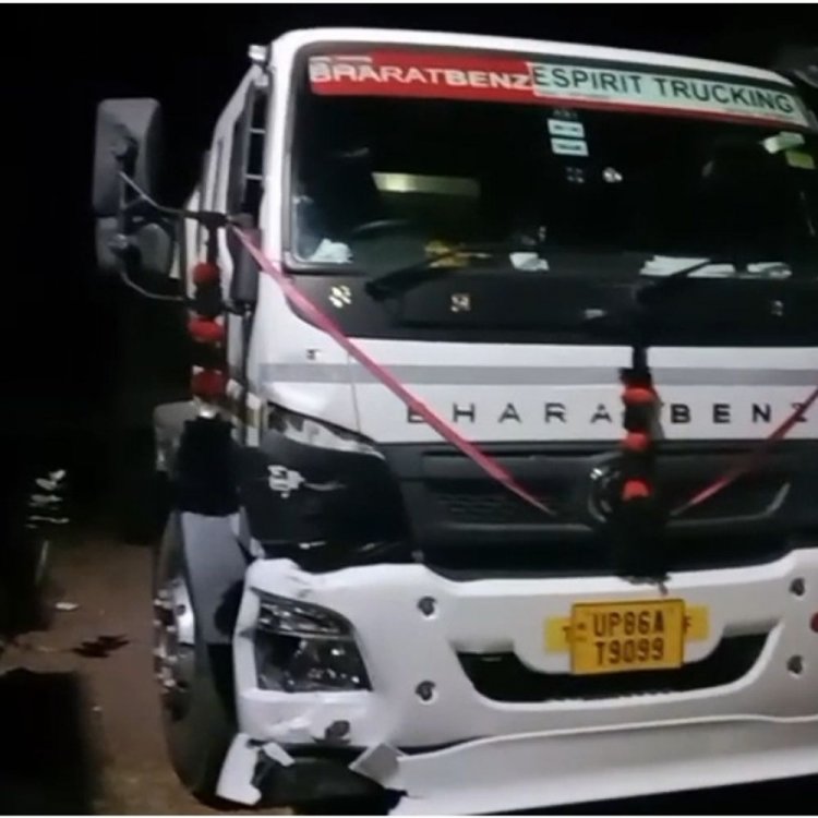 टीकमगढ़-झांसी हाईवे पर हादसा:दूध से भरे टैंकर ने बाइक सवार तीन लोगों को मारी टक्कर, एक की मौत; दो घायल