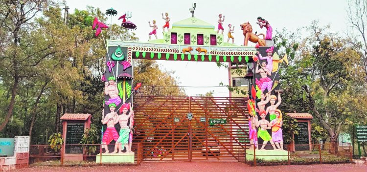 वन चेतना केंद्र में विचरण कर सैलानी ले रहे आनंद