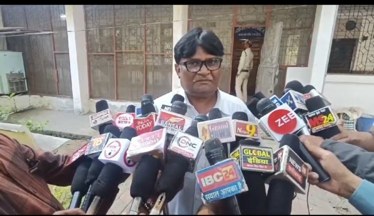 नामांकन के पहले दिन महापौर के लिए तीन जबकि पार्षदों के लिए 20 आवेदन लिए गए