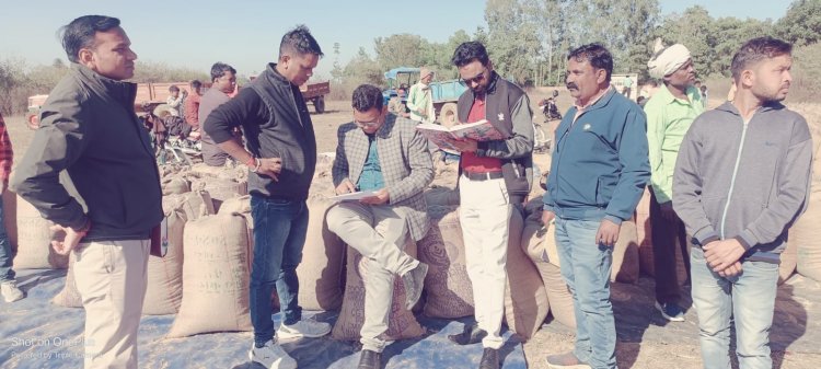 BIG BREAKING: समिति प्रबंधक पर 63 लाख के धान घोटाले का आरोप, अब तक FIR दर्ज नहीं  जिले की सबसे बड़ी अनियमितता पर प्रशासन की चुप्पी पर ग्रामीणों का सवाल.... पढ़िए पूरी खबर