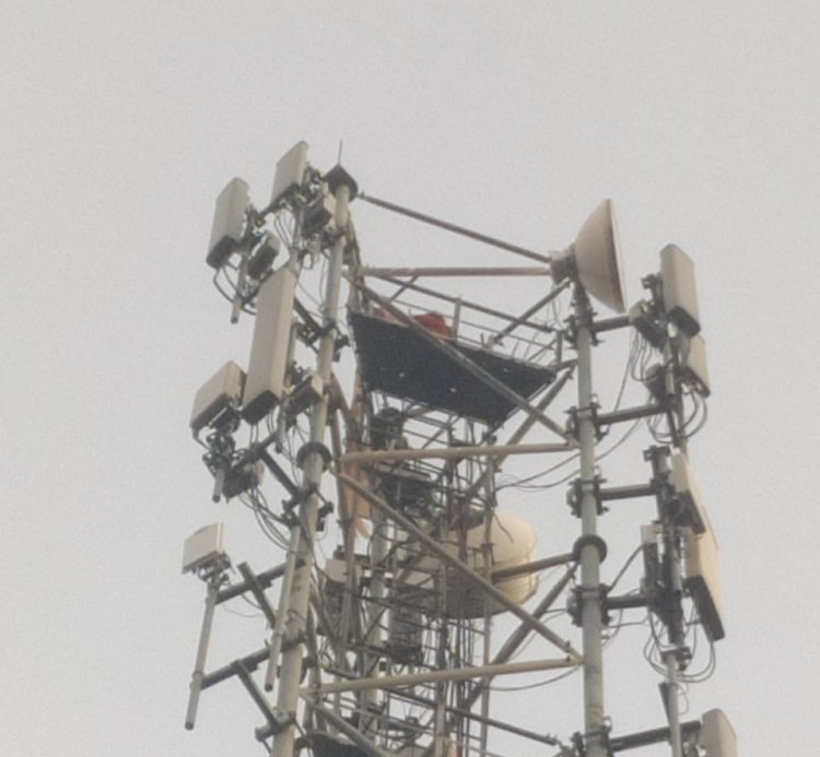 Big Breaking Jashpur: टावर के सबसे अंतिम छोर में चढ़ी महिला " पुलिस मौके पर मौजूद..... पढ़िए पूरी खबर 