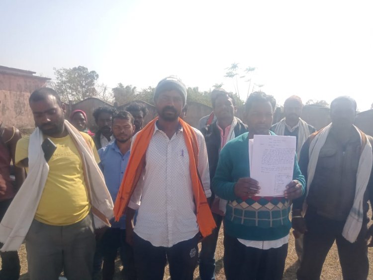 Big Breaking Jashpur: ग्रामीण बच्चों के साथ खिलवाड़ " सैकड़ों बच्चों का भविष्य 2 शिक्षकों के हाथों" शिक्षक की मांग करने चूँदापाठ के नाराज  ग्रामीण पहुंचे कलेक्टर के पास " BEO ने कहा .... पढ़िए पूरी खबर