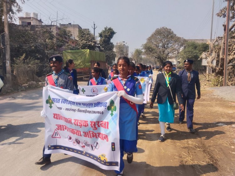 स्काउट गाइड सारंगढ़ द्वारा यातायात सड़क सुरक्षा जागरूकता अभियान*    *कलेक्टर धर्मेश साहू ने किया स्काउट गाइड बच्चों का उत्साह वर्धन...