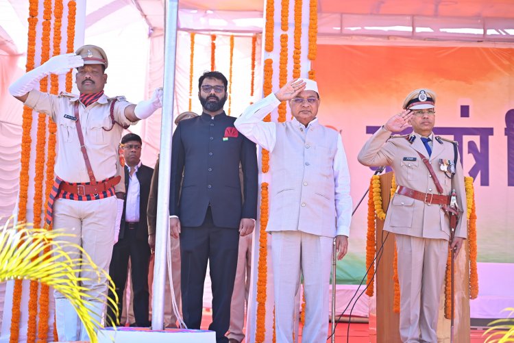 जशपुर: वाणिज्य एवं उद्योग, श्रम मंत्री श्री लखन लाल देवांगन ने जशपुर में राष्ट्रीय ध्वज फहराया और परेड की सलामी ली"36 विभाग के उत्कृष्ट कार्य करने वाले अधिकारी-कर्मचारियों को किया गया सम्मानित झांकी में प्रथम स्थान पुलिस विभाग....