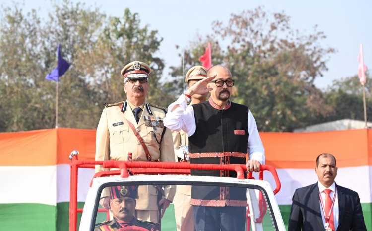 रायपुर : गणतंत्र दिवस के अवसर पर राज्यपाल श्री रमेन डेका द्वारा आज यहां राजधानी रायपुर में पुलिस परेड ग्राउंड में ध्वजारोहण किया गया और परेड की सलामी ली गई