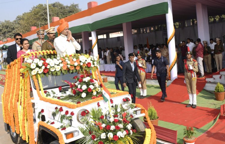 रायपुर : धमतरी में सांसद श्री बृजमोहन अग्रवाल ने फहराया राष्ट्रीय ध्वज "गणतंत्र दिवस समारोह में शहीद जवानों के परिजन हुए सम्मानित