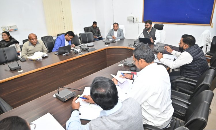 कलेक्टर ने अधिकारियों को लंबित प्रकरणों का निराकरण गंभीरता से करने के दिए निर्देश "स्कूल-कॉलेज से 100 मीटर के दायरे में मादक पदार्थ का विक्रय प्रतिबंधित