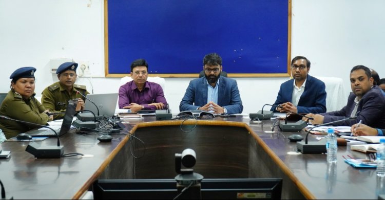 जशपुर: कलेक्टर ने  चिन्हांकन दुर्घटना जन्य क्षेत्र में बचाव के लिए रंबल स्ट्रीप, धीरे चलो,गो स्लो का बोर्ड लगवाने के दिए निर्देश दो पहिया वाहन चलाते समय हेलमेट का उपयोग करने की अपील