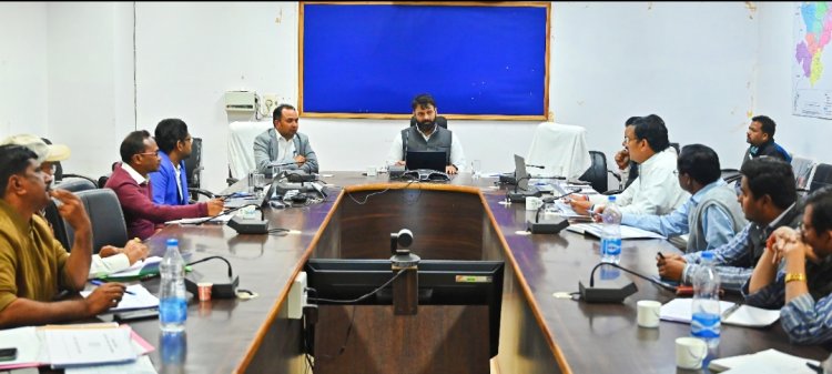 जशपुर: कलेक्टर श्री रोहित व्यास ने निर्माण एजेंसियों की ली समीक्षा बैठक पीएम जनमन योजना के कार्यों को प्राथमिकता के साथ पूरा करने के दिए निर्देश