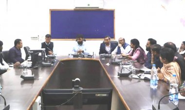 जशपुर: कलेक्टर ने 15 साल से अधिक कंडम गाड़ियों की निलामी प्रकिया करवाने के दिए निर्देश "अधिकारी-कर्मचारी सक्षम अधिकारी के अनुमति बिना नहीं छोड़ेगें मुख्यालय