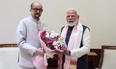 रायपुर: प्रधानमंत्री श्री मोदी से राज्यपाल श्री डेका ने सौजन्य भेंट की