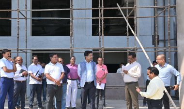 रायपुर : नवा रायपुर में दिखेगी ब्रिटिश कालीन जनजाति विद्रोह की झांकी "हल्बी या गोंडी बोली में लिखा जाएगा संग्रहालय का नाम  प्रमुख सचिव श्री सोनमणि बोरा ने किया निरीक्षण, कार्य में तेजी लाने के दिए निर्देश