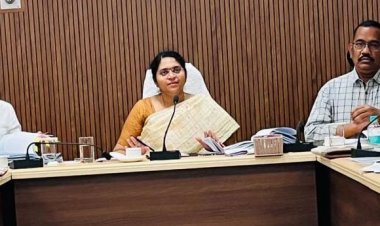 रायपुर : आबकारी सचिव सह आयुक्त सुश्री आर. संगीता ने की विभागीय कार्यों की समीक्षा : अवैध मदिरा और मादक पदार्थों पर सख्त कार्रवाई के निर्देश