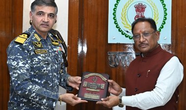 रायपुर : विष्णु देव साय सरकार के नेतृत्व में नक्सल उन्मूलन की नई इबारत: 985 आत्मसमर्पण, 1177 गिरफ्तार