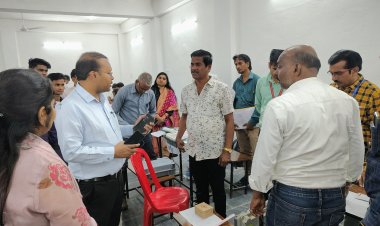 कलेक्टर की उपस्थिति में ईव्हीएम मशीनों का किया गया कमीशनिंग