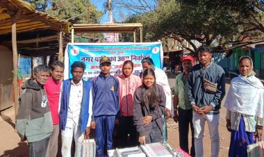 जशपुर: कलेक्टर श्री रोहित व्यास के निर्देशन पर मतदान की तीव्र गति से हो रही है तैयारी