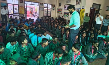 जशपुर:जशपुर में ‘स्पेस ऑन व्हील्स’ कार्यक्रम हुआ आयोजित। इसरो से वैज्ञानिक डॉ. आर श्रीनिवास पहुंचे जशपुर। कलेक्टर रोहित व्यास की पहल पर अन्वेषण कार्यक्रम के तहत विद्यार्थियों को मिला अंतरिक्ष विज्ञान का अनोखा अनुभव