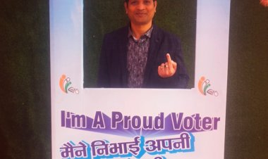 जशपुर: बगीचा नगर पंचायत मतदान केंद्र में बनाया गया सेल्फी जोन