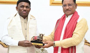 रायपुर : मुख्यमंत्री श्री विष्णु देव साय से गोवा के विधानसभा अध्यक्ष डॉ रमेश बी. तावड़कर ने की सौजन्य मुलाकात