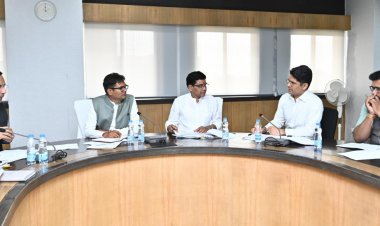 रायपुर: वित्त मंत्री श्री चौधरी की बजट प्रस्ताव पर राजस्व मंत्री श्री वर्मा के साथ मंत्री स्तरीय चर्चा