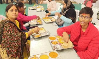 रायपुर : प्रयागराज महाकुंभ में छत्तीसगढ़ पवेलियन बना श्रद्धा, सेवा और संस्कृति का केंद्र, प्रयागराज महाकुंभ में  अब तक 25 हजार से अधिक श्रद्धालु उठा चुके लाभ, मुख्यमंत्री श्री विष्णुदेव साय का जता रहे आभार