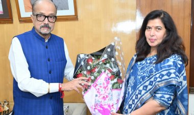 रायपुर : राज्यपाल श्री डेका से पूर्व सांसद सुश्री पाण्डेय ने की सौजन्य भेंट