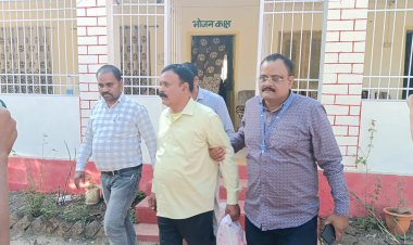 खरसिया : पीएम आवास के नाम पर रिश्वतखोरी, वन विभाग का रेंजर 15 हजार की घूस लेते एसीबी के हत्थे चढ़ा...