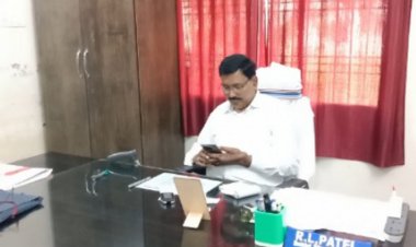 सूरजपुर : रिटायरमेंट से महज 14 दिन पहले रिश्वतखोरी में फंसे जिला शिक्षा अधिकारी, ACB ने रंगे हाथों दबोचा...