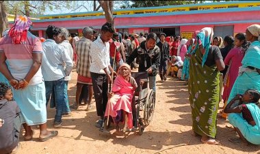 जशपुर त्रिस्तरीय पंचायत चुनाव: सन्ना में 90 वर्षीय महिला व्हील चेयर के  सहारे की मतदान " 90 वर्षीय वृद्ध ने बताया अपना अनुभव.... पढ़िए पूरी खबर