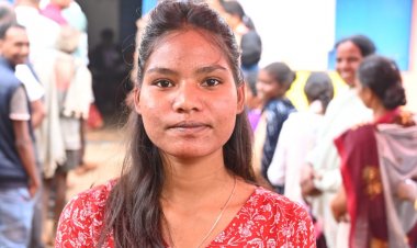 19 वर्षीय सीमा तिर्की ने त्रिस्तरीय पंचायत चुनाव में पहली बार किया मतदान