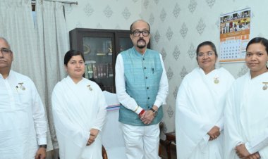 रायपुर : राज्यपाल श्री डेका से प्रजापिता ब्रह्माकुमारी ईश्वरीय विश्वविद्यालय के संचालक ने की सौजन्य भेंट