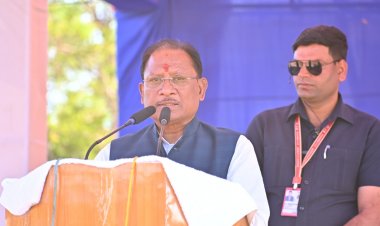 जशपुर:मुख्यमंत्री स्व.दिलीप सिंह जूदेव स्मृति में अखिल भारतीय गोल्ड कप फुटबॉल प्रतियोगिता के समापन कार्यक्रम में हुए शामिल