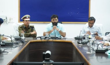 जशपुर: सड़कों को सुरक्षित बनाने दुर्घटनाजन्य क्षेत्रों में किया जाएगा सुधार ,शासकीय कार्यालयों में कर्मचारियों के हेलमेट एवं सीटबेल्ट ना लगा कर आने पर होगी कार्रवाई... पढ़िए पूरी खबर