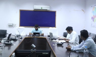 जशपुर:कलेक्टर श्री रोहित व्यास ने निर्माण एजेंसियों की ली समीक्षा बैठक,लापरवाही बरतने वाले एजेंसियों एवं ठेकेदारों पर कड़ी कार्यवाही करने के दिए निर्देश