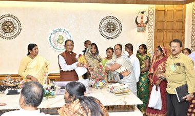 जशपुर: जशपुर जिला में ही रेडी टू ईट पोषण आहार निर्माण और वितरण के कार्य की मांग " विधायक के नेतृत्व में मुख्यमंत्री से मिले स्वयंसहायता समूह संघ के पदाधिकारी.... पढ़िए पूरी खबर