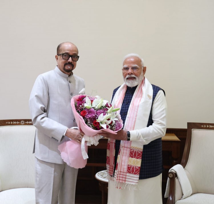 रायपुर: प्रधानमंत्री श्री मोदी से राज्यपाल श्री डेका ने सौजन्य भेंट की