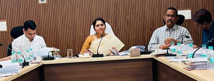 रायपुर : आबकारी सचिव सह आयुक्त सुश्री आर. संगीता ने की विभागीय कार्यों की समीक्षा : अवैध मदिरा और मादक पदार्थों पर सख्त कार्रवाई के निर्देश