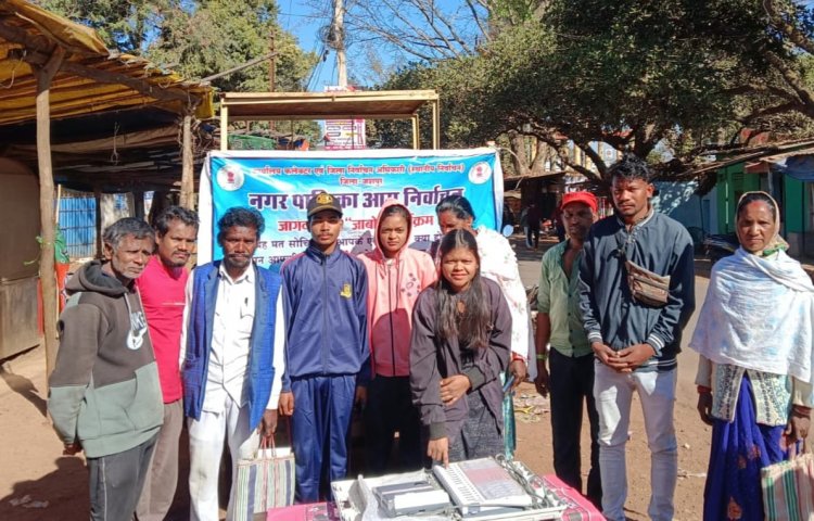 जशपुर: कलेक्टर श्री रोहित व्यास के निर्देशन पर मतदान की तीव्र गति से हो रही है तैयारी