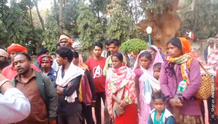 Big Breaking Jashpur: सैकड़ों की संख्या में कलेक्टर कार्यालय पहुंचे ग्रामीण " वोट से वंचित करने का लगा रहे आरोप" मतदाता सूची से ग्रामीणों का नाम गायब.... पढ़िए पूरी खबर 