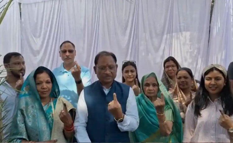 3rd Phase Election: वोट देने परिवार संग लाइन में खड़े रहे CM साय, मतदान देकर बोले- इस बार भी BJP को मिलेगी बड़ी जीत