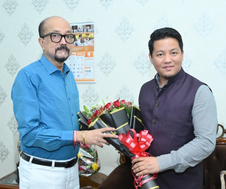 रायपुर : राज्यपाल श्री डेका से सांसद डॉ. सुब्बा ने सौजन्य भेंट की