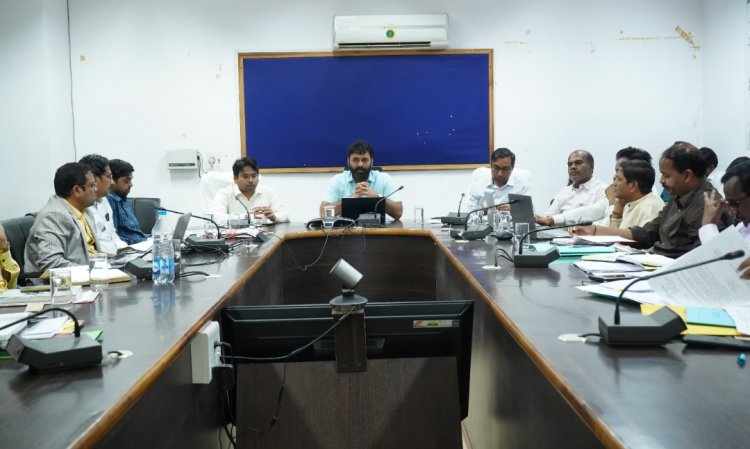 जशपुर:कलेक्टर ने ग्राम पंचायत स्तर पर ग्रामीण सचिवालय लगाने के दिए निर्देश ,लोगों की राशन कार्ड, आयुष्मान कार्ड, पानी, बिजली सहित छोटी-मोटी समस्याओं को स्थानीय स्तर पर निराकरण करने के लिए कहा