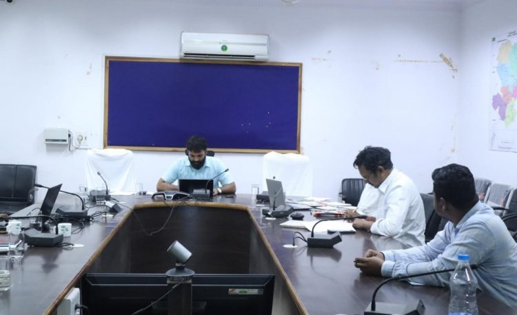 जशपुर:कलेक्टर श्री रोहित व्यास ने निर्माण एजेंसियों की ली समीक्षा बैठक,लापरवाही बरतने वाले एजेंसियों एवं ठेकेदारों पर कड़ी कार्यवाही करने के दिए निर्देश