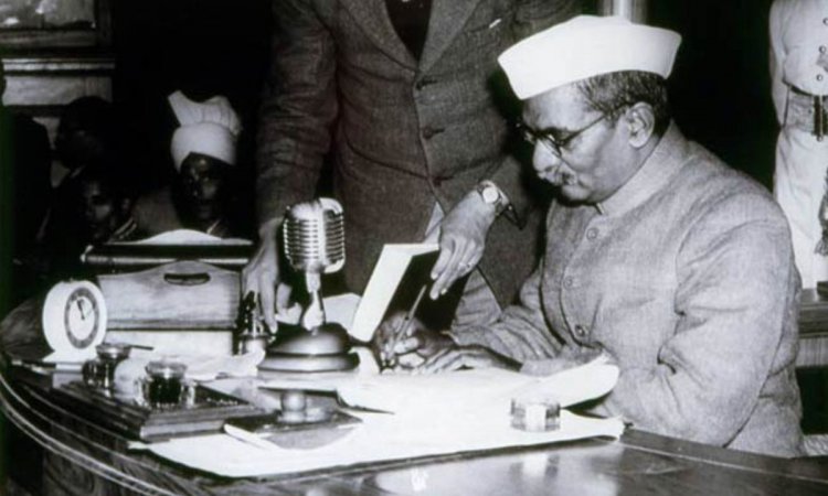 रायपुर : मुख्यमंत्री श्री विष्णु देव साय ने प्रथम राष्ट्रपति डॉ. राजेन्द्र प्रसाद की पुण्यतिथि पर उन्हें किया स्मरण