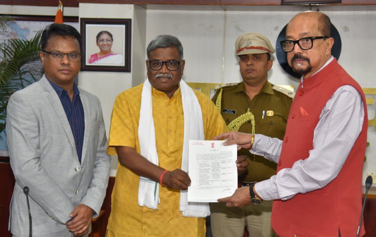 रायपुर :राज्यपाल श्री डेका ने दिव्यांगों, वृद्धजनों, वनवासियों के कल्याण के लिए कार्यरत संस्थाओं को 15 लाख 31 हजार रूपए स्वेच्छानुदान राशि प्रदान की...